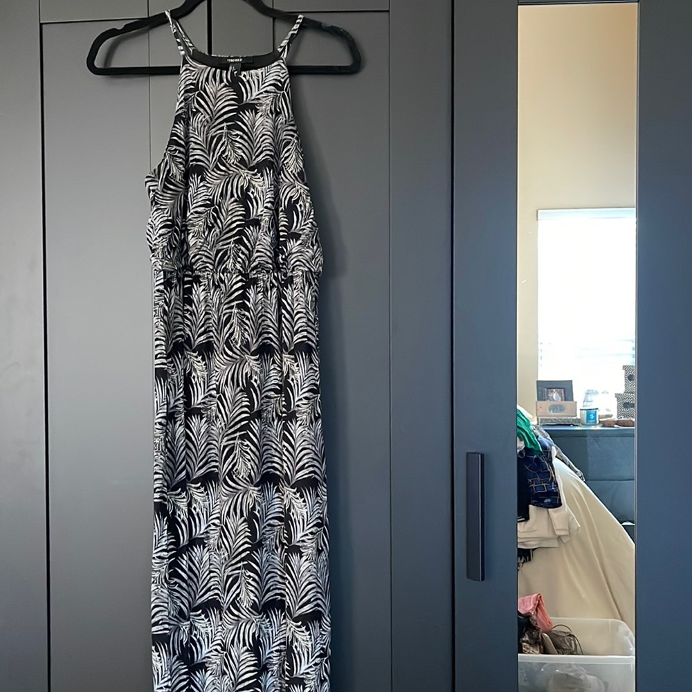 Forever 21 black floral maxi dress size small